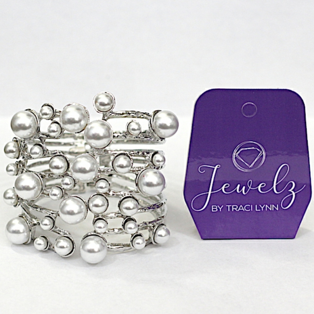 Cluster of pearl bracelet